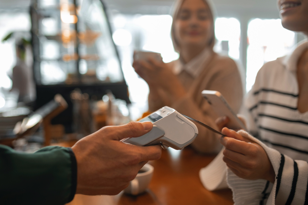 How Contactless Payments Are Redefining Summer Travel Across Europe in 2025