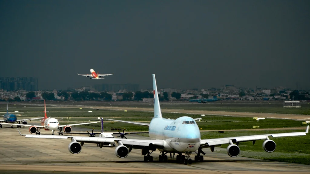 Air Traffic Controller Salaries Soar at World’s Busiest