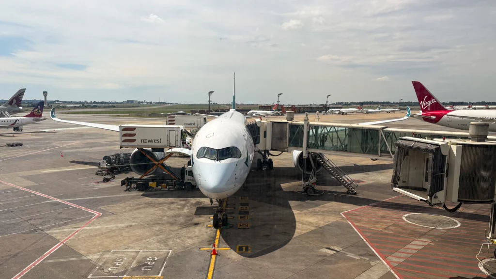 Heathrow Airport Traffic Slumps Across Middle East
