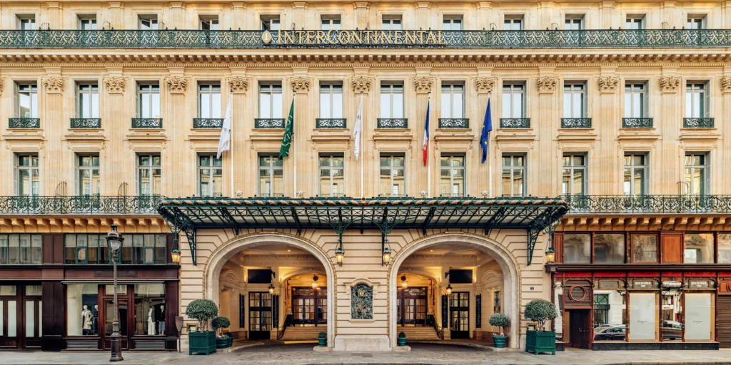 Europe’s Luxury Christmas Travel Surges as Paris, Rome, Vienna and Amalfi Hotels Unveil Festive Escapes